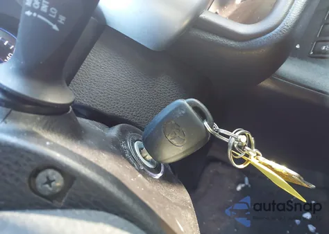 2015 Toyota Highlander Le V6 z USA, uszkodzony, nr VIN 5TDBKRFH1FS117211